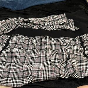 NWT Cacique Black, pink and White Checkered pj joggers.